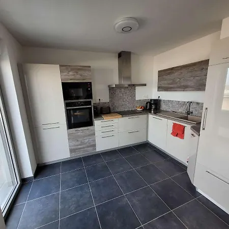 Grand T3 Vue Avec Balcon Et Parking, Acces Direct - Fr-1-674-1