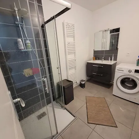 Grand T3 Vue Avec Balcon Et Parking, Acces Direct - Fr-1-674-1 *