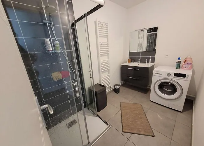 Grand T3 Vue Avec Balcon Et Parking, Acces Direct - Fr-1-674-1 *