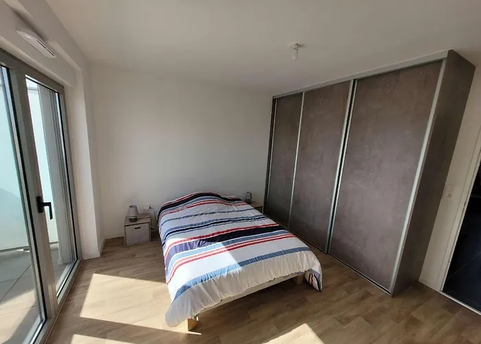 Apartment Grand T3 Vue Avec Balcon Et Parking, Acces Direct - Fr-1-674-1